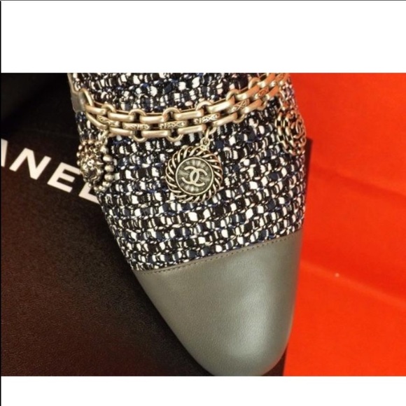 Chanel charm loafers - Picture 3 of 9